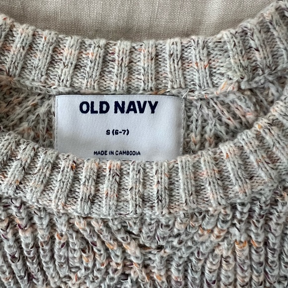 Girls sweater size 6-7 - Picture 2 of 2